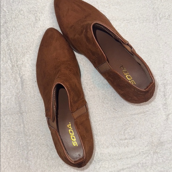 Soda Women's Rich Brown Ankle Booties - Picture 4 of 7